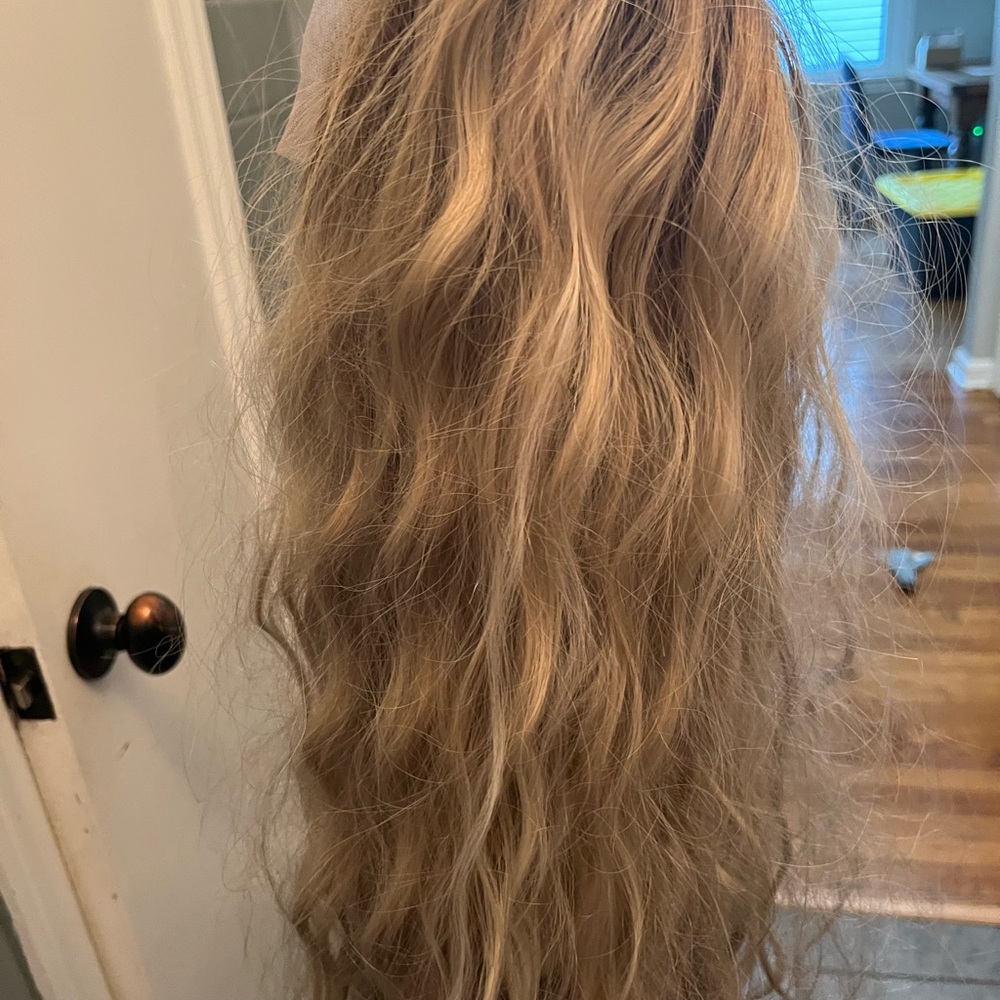 Smilco ash blonde water waves long wig lace intact new like Chelsey smith